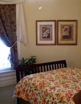 Lyndon House Bed & Breakfast 4*
