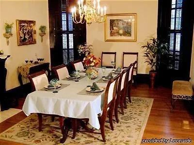 Lyndon House Bed & Breakfast 